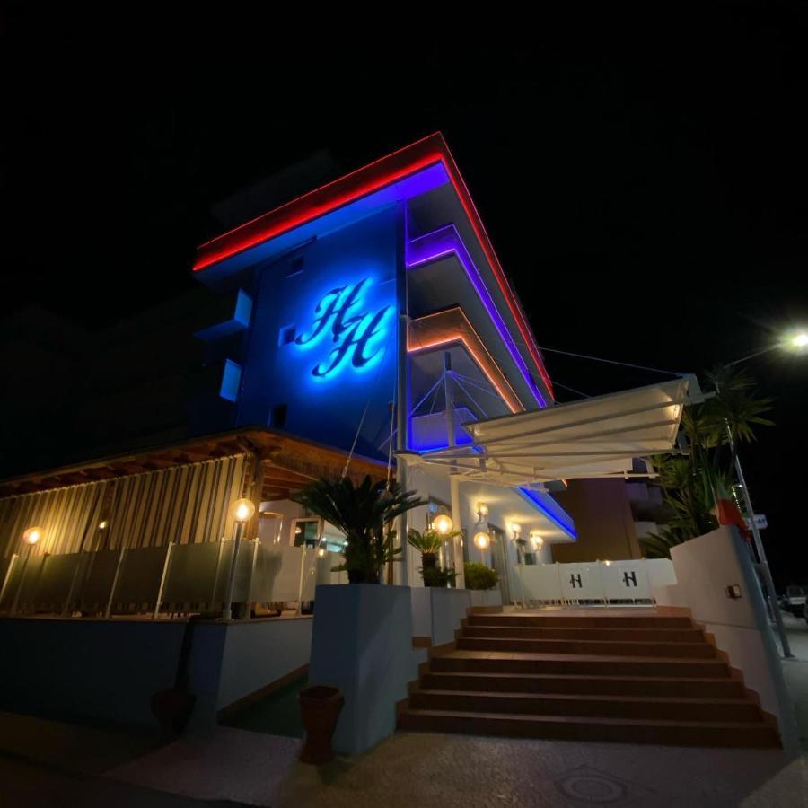 Hotel Holiday Martinsicuro Buitenkant foto