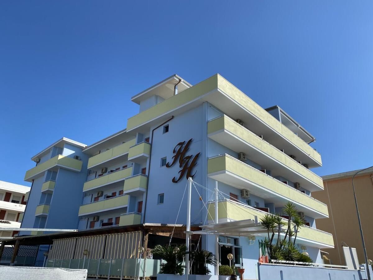 Hotel Holiday Martinsicuro Buitenkant foto