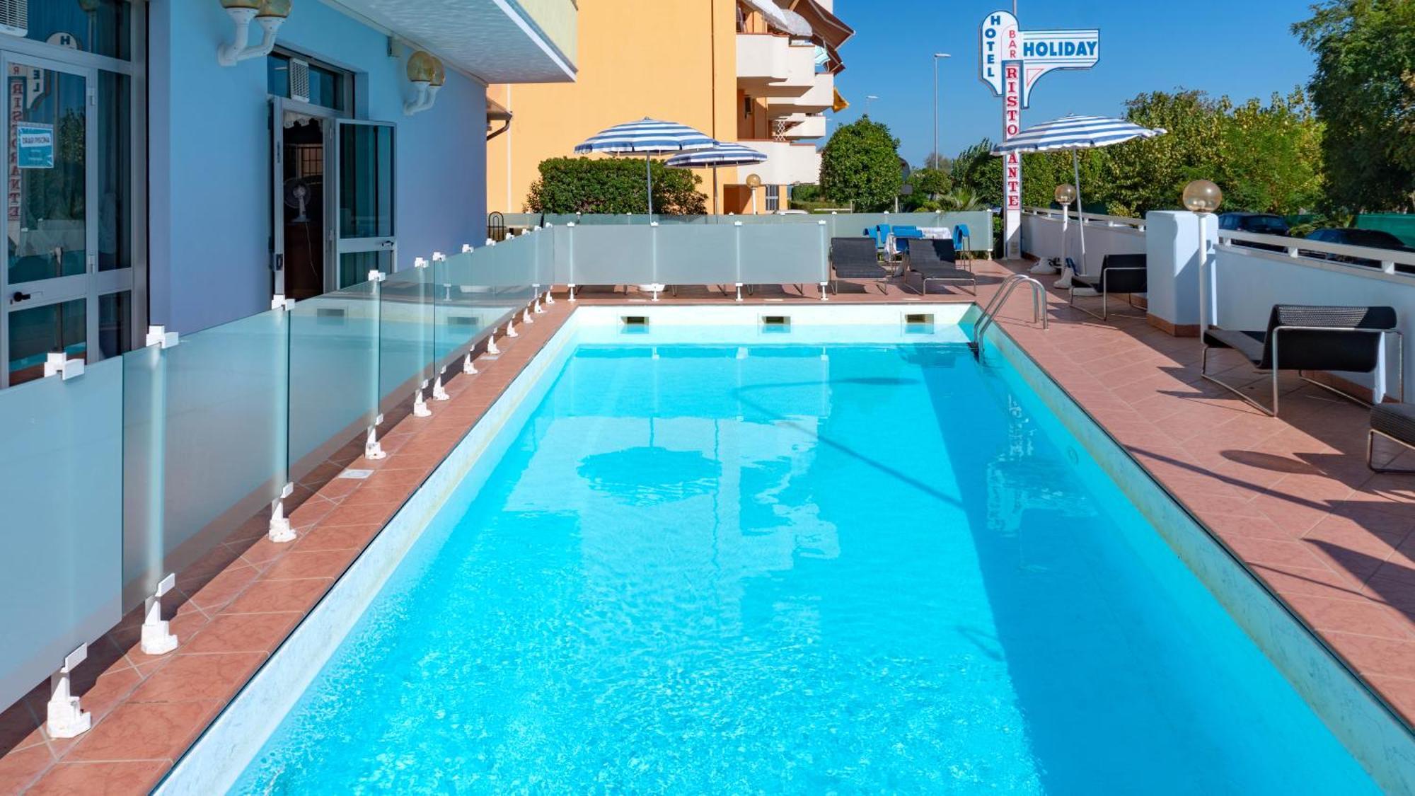 Hotel Holiday Martinsicuro Buitenkant foto