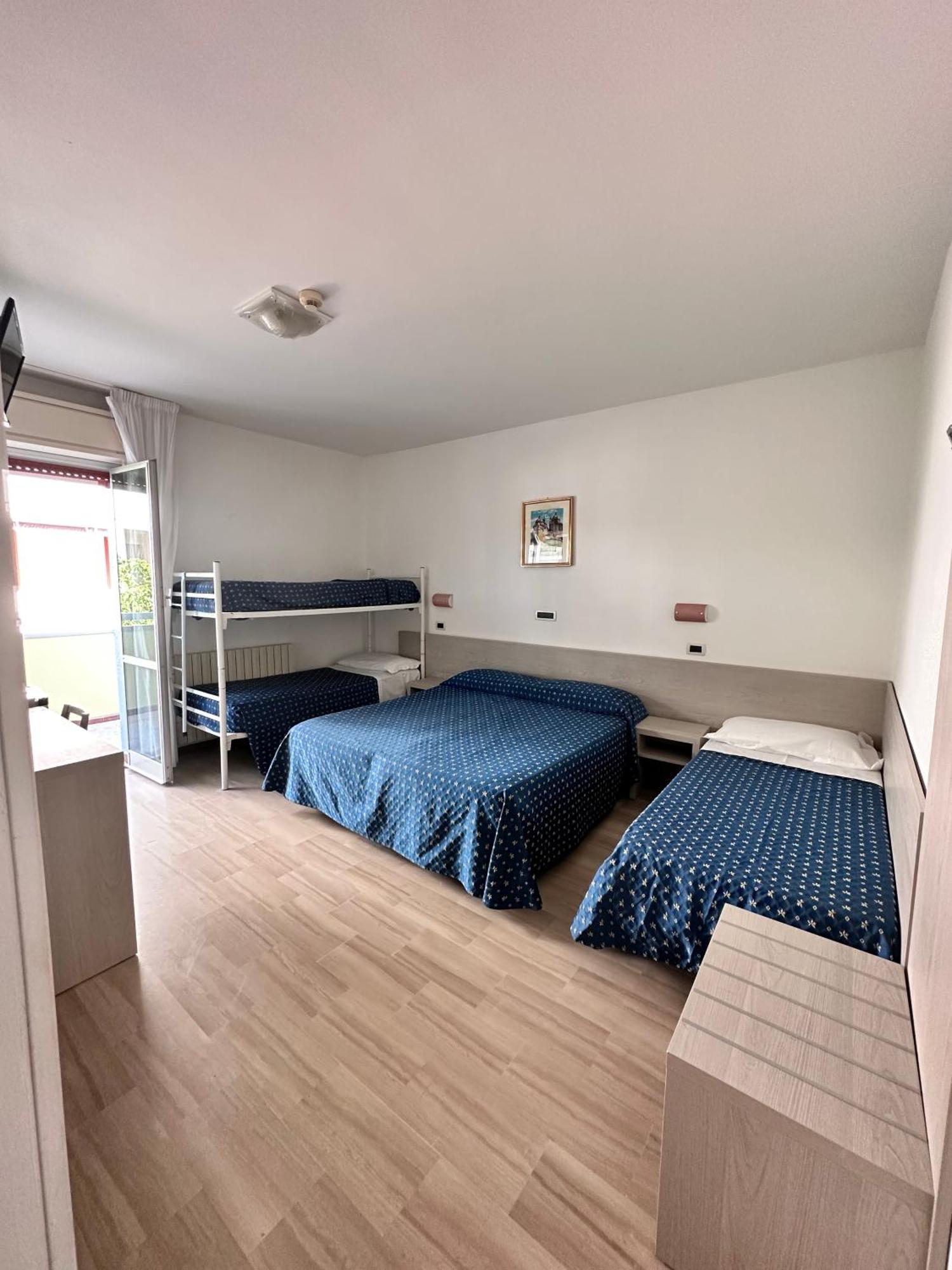 Hotel Holiday Martinsicuro Kamer foto