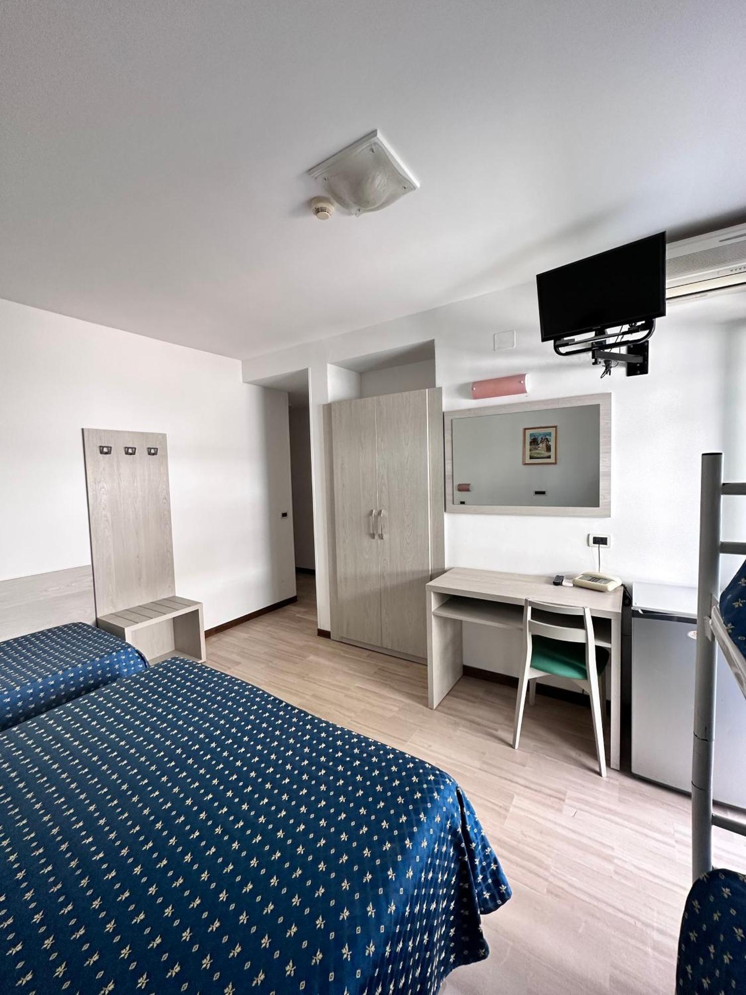 Hotel Holiday Martinsicuro Kamer foto