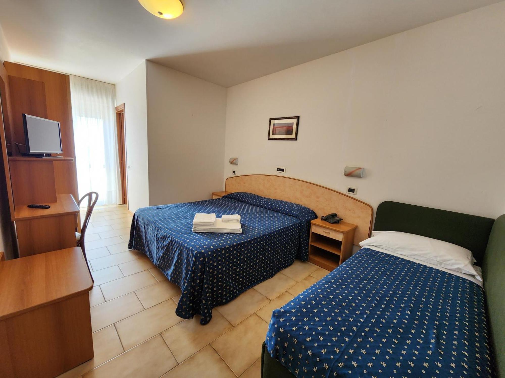 Hotel Holiday Martinsicuro Kamer foto