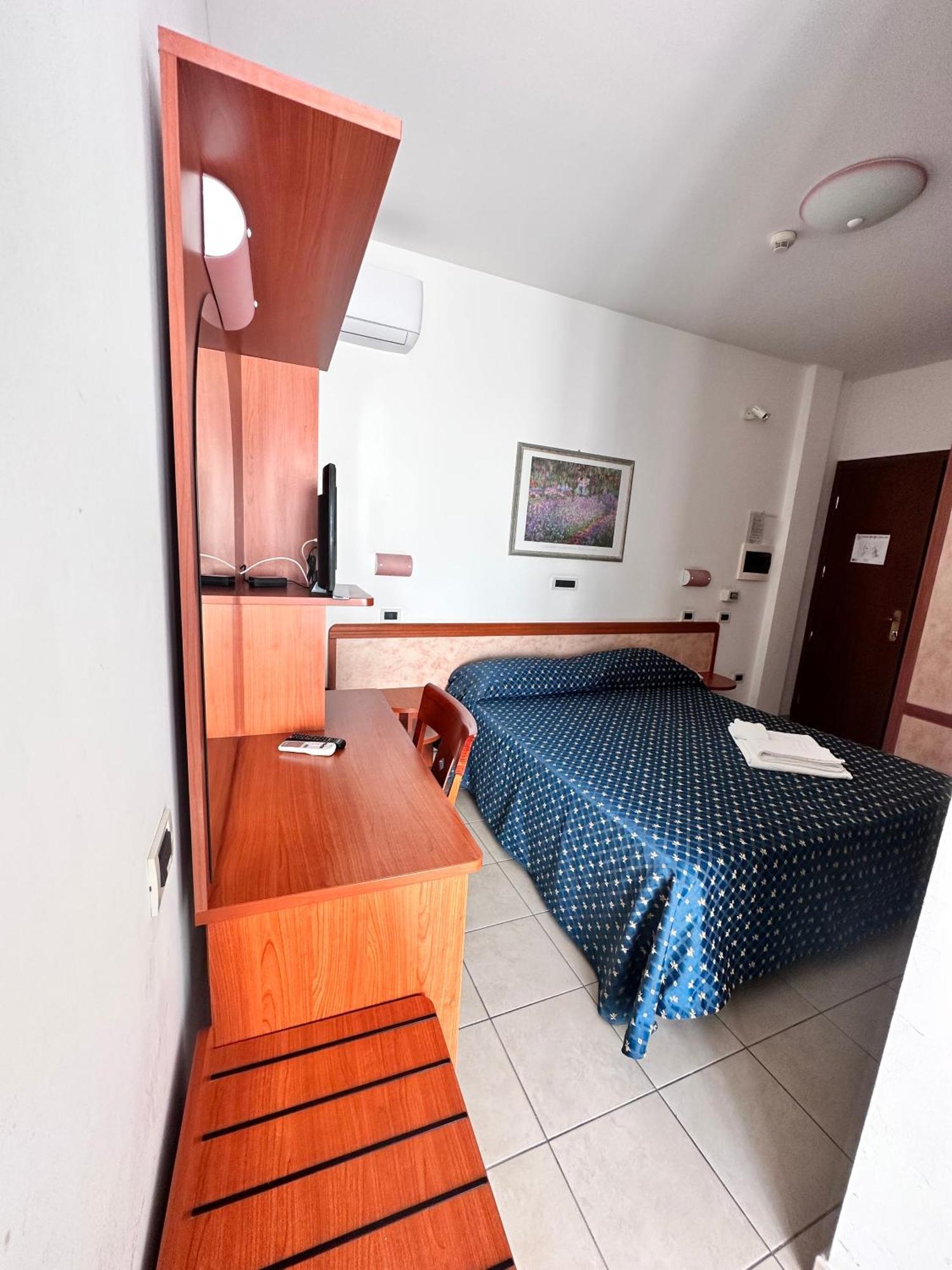 Hotel Holiday Martinsicuro Kamer foto