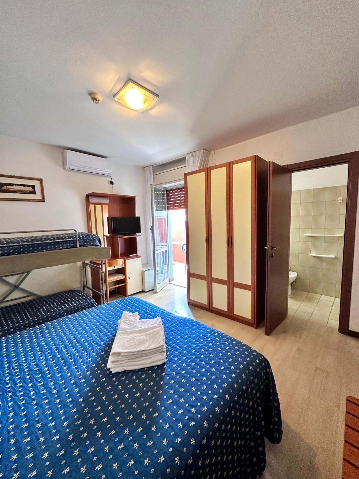 Hotel Holiday Martinsicuro Kamer foto