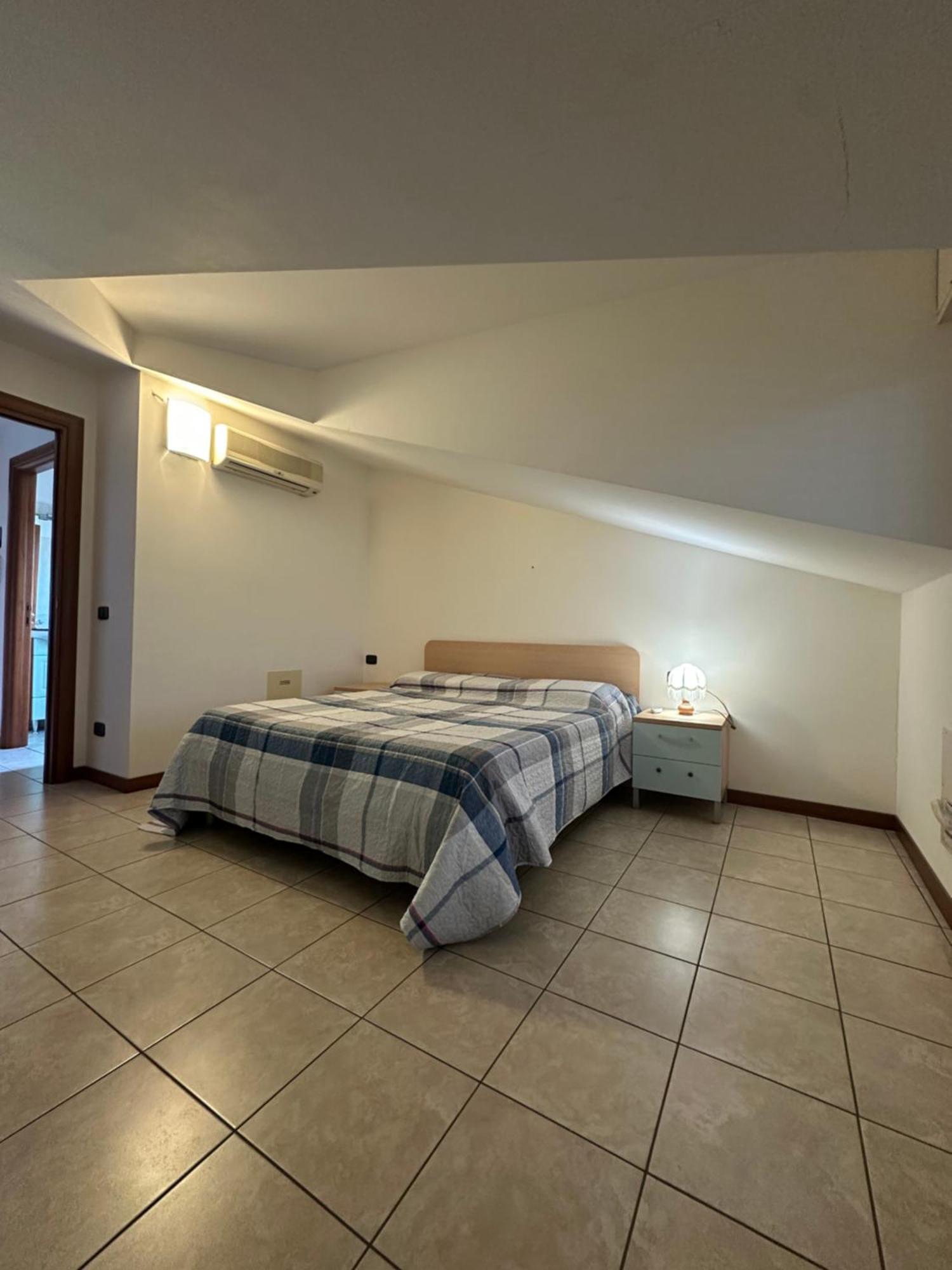 Hotel Holiday Martinsicuro Buitenkant foto